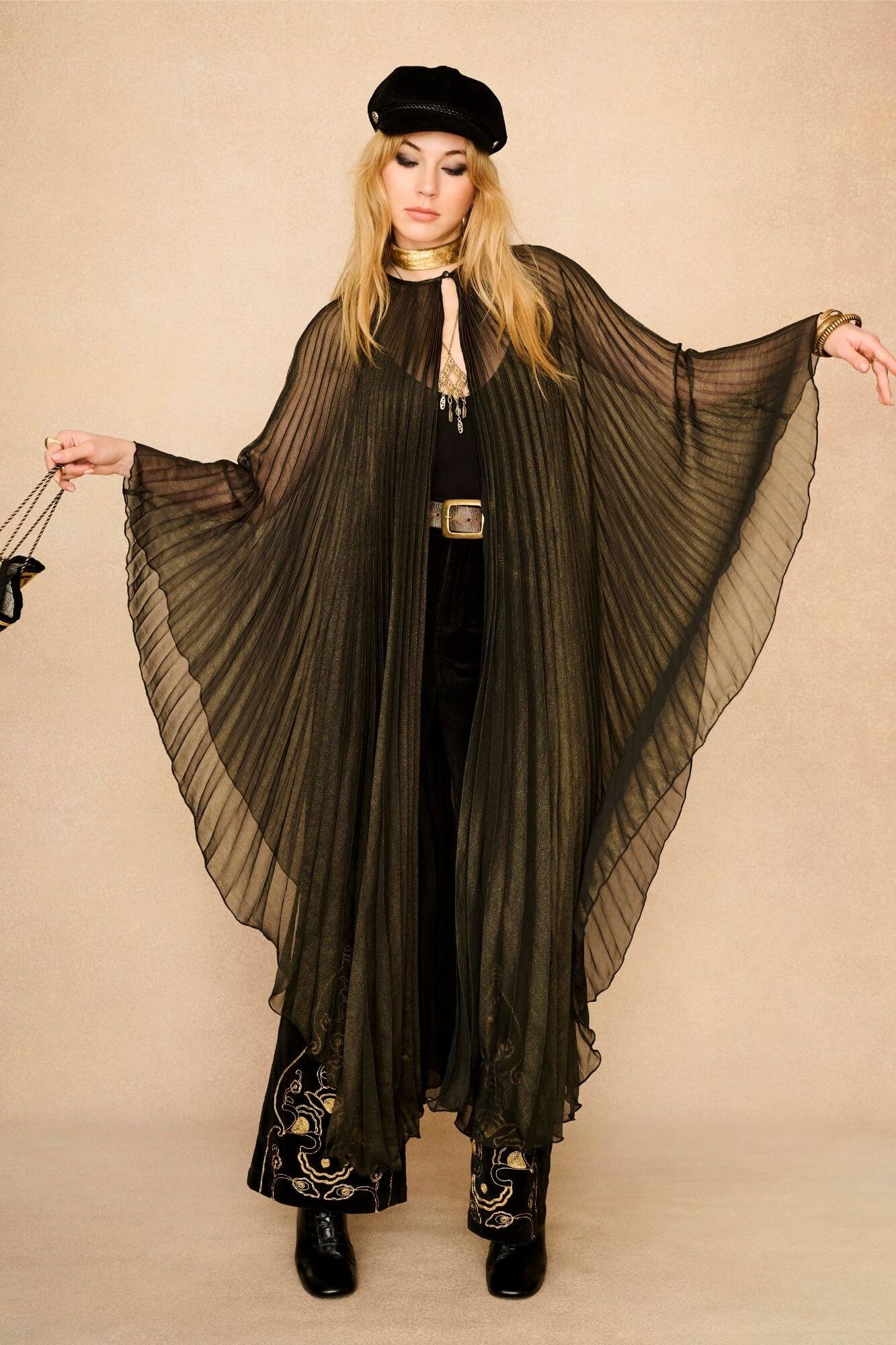 Into The Night Cape – Black