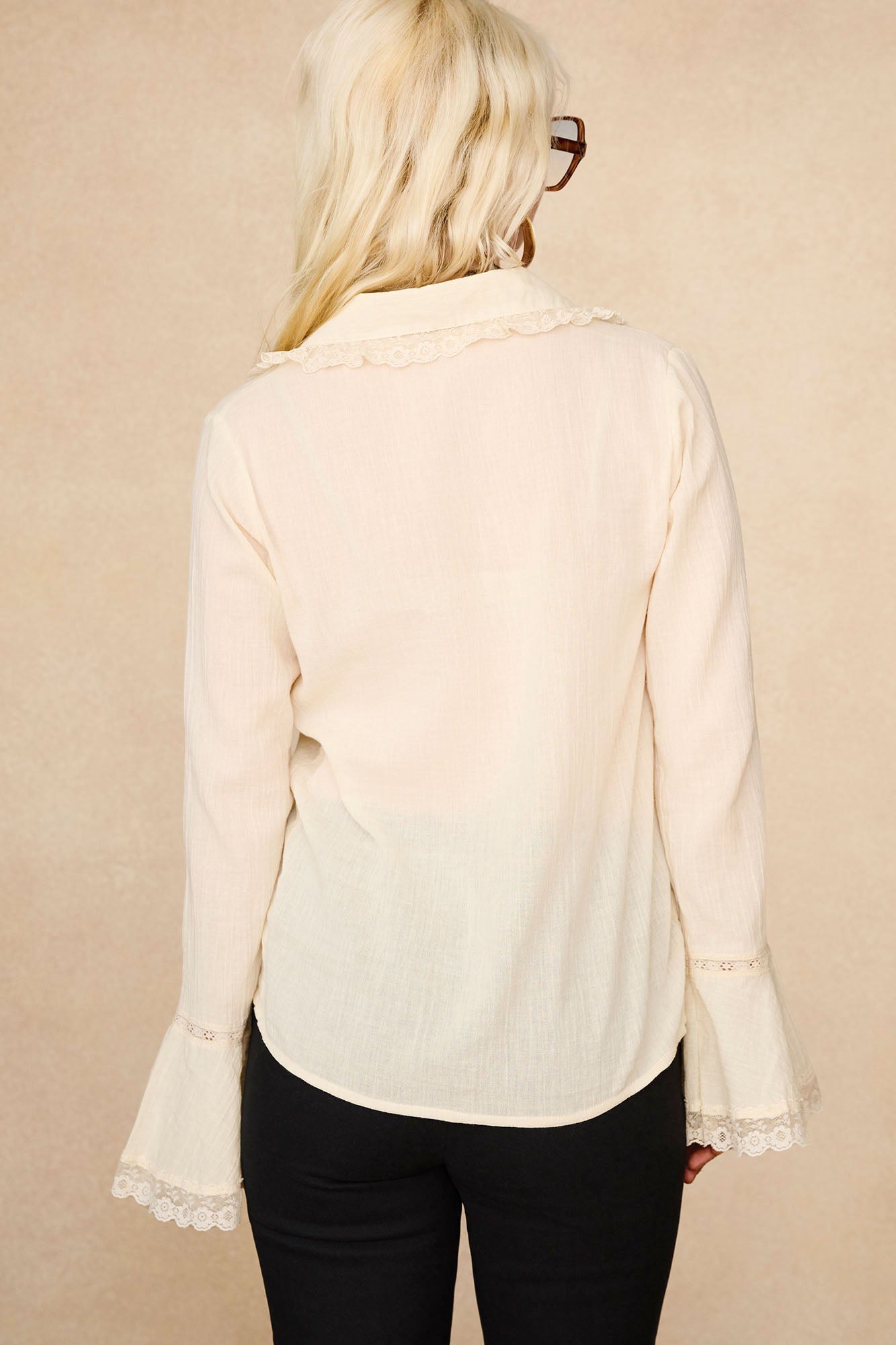 Storyteller Lace Trim Ruffle Blouse – Cream