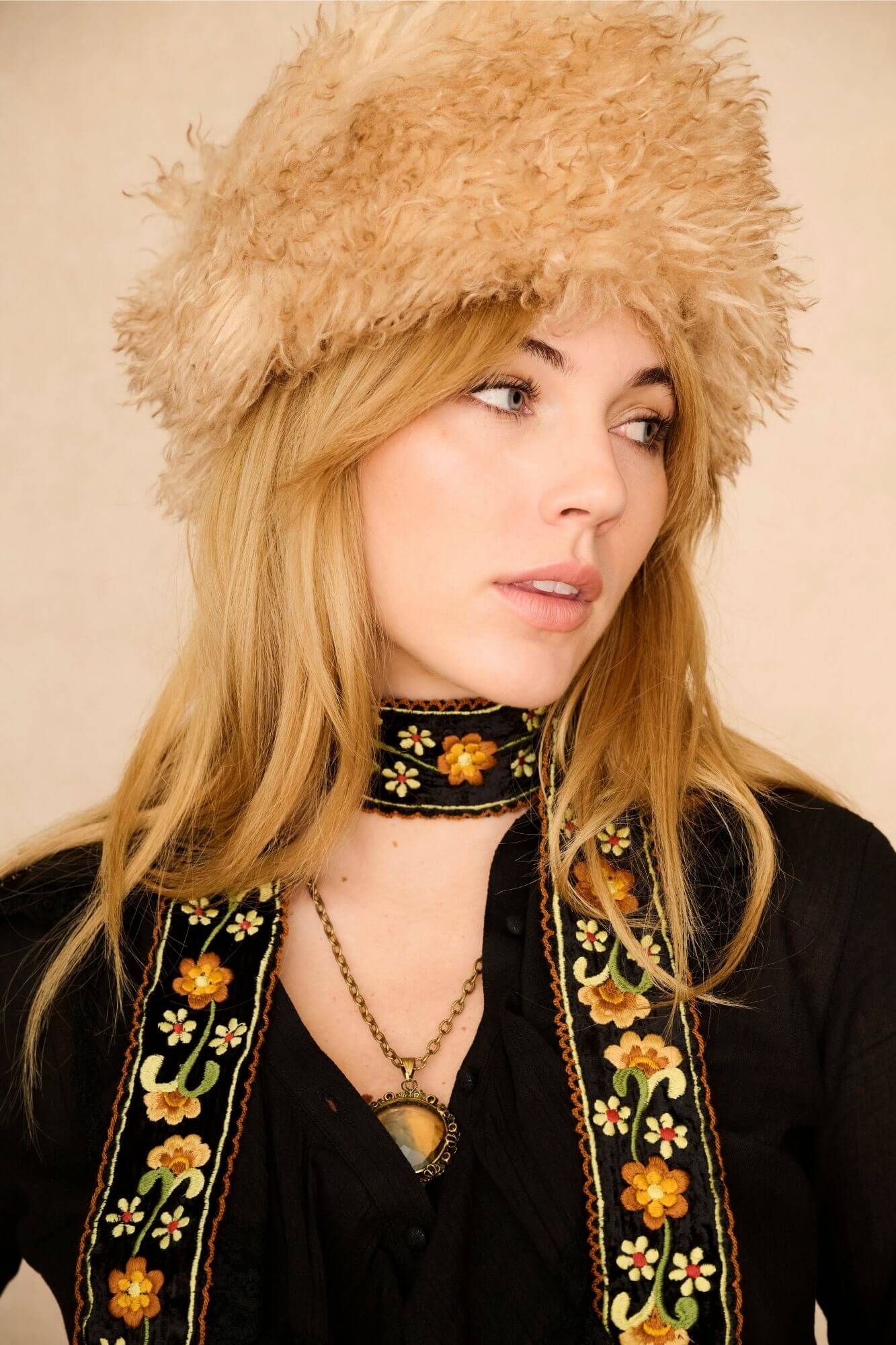 Night Garden Embroidered Velvet Scarf – Black