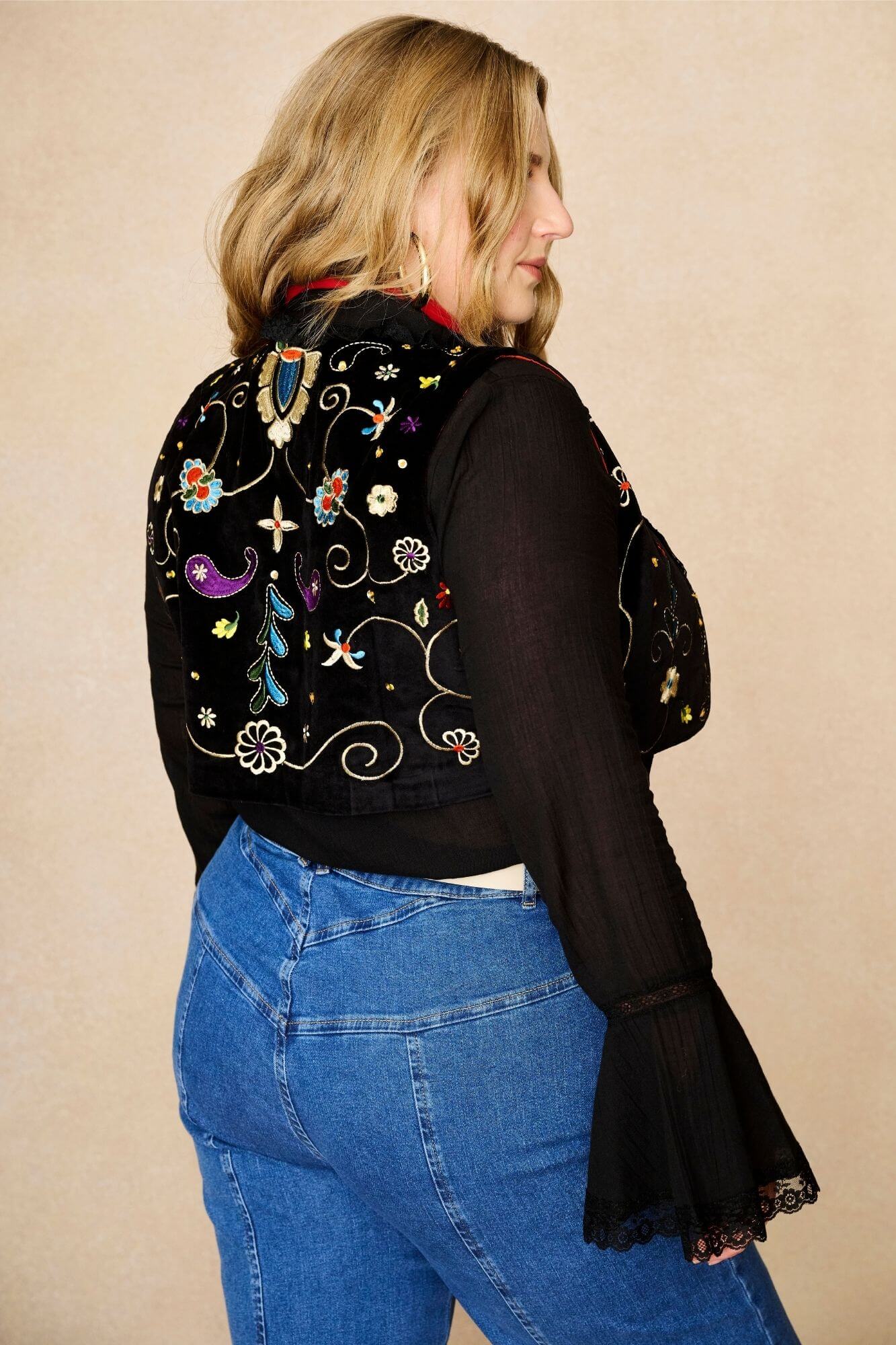 Storyteller Lace Trim Ruffle Blouse – Black