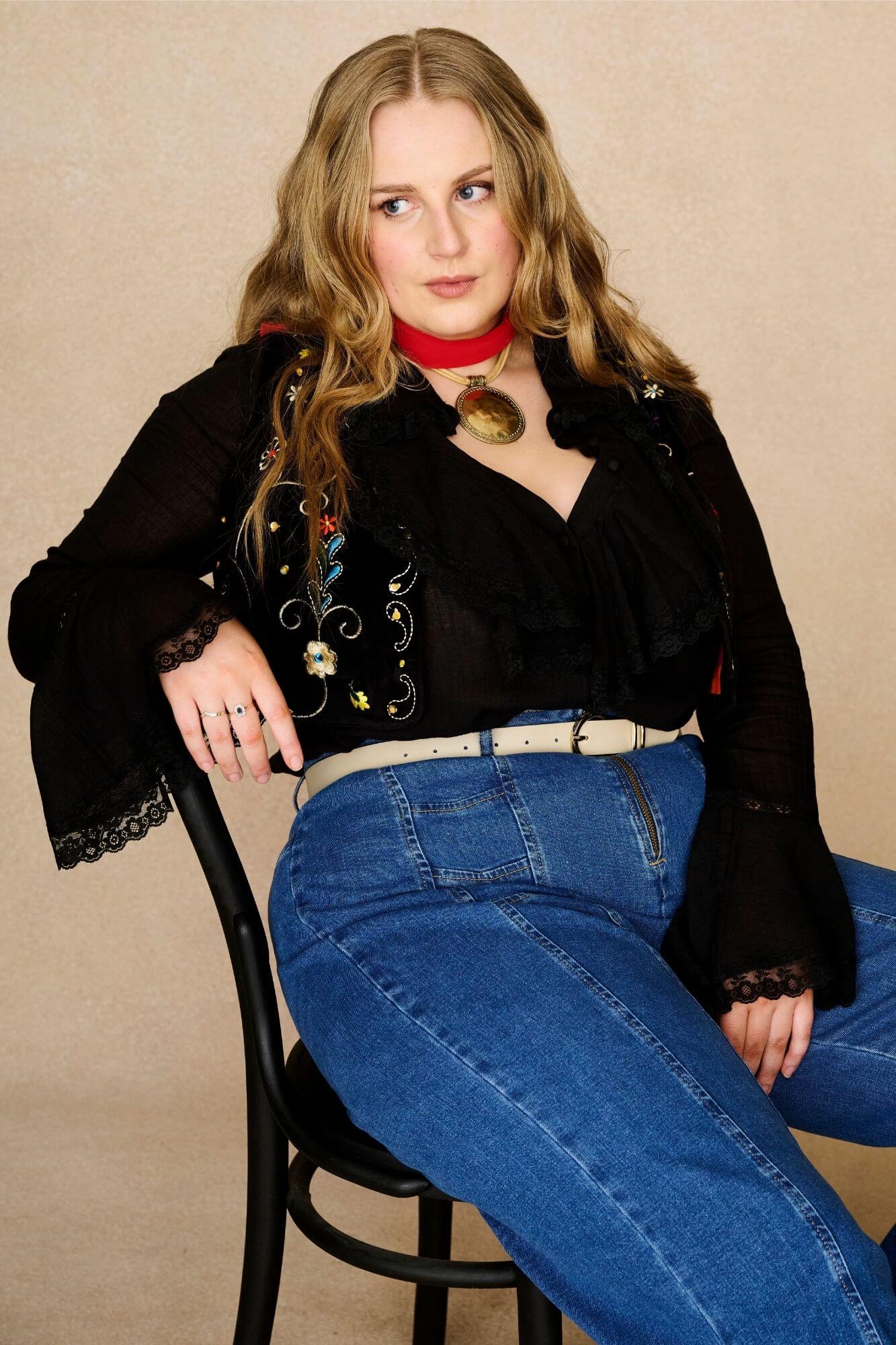 Storyteller Lace Trim Ruffle Blouse – Black