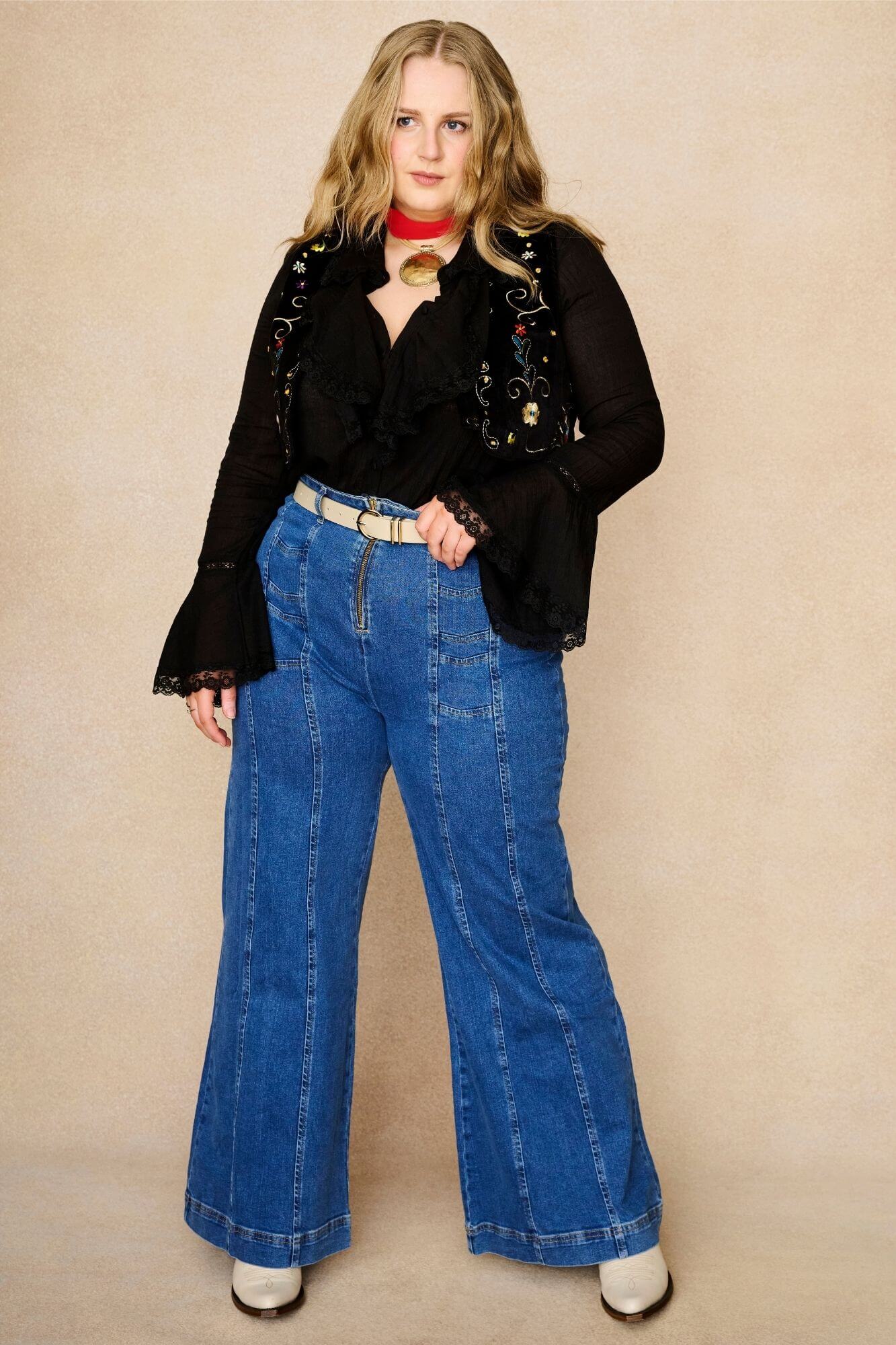 Storyteller Lace Trim Ruffle Blouse – Black